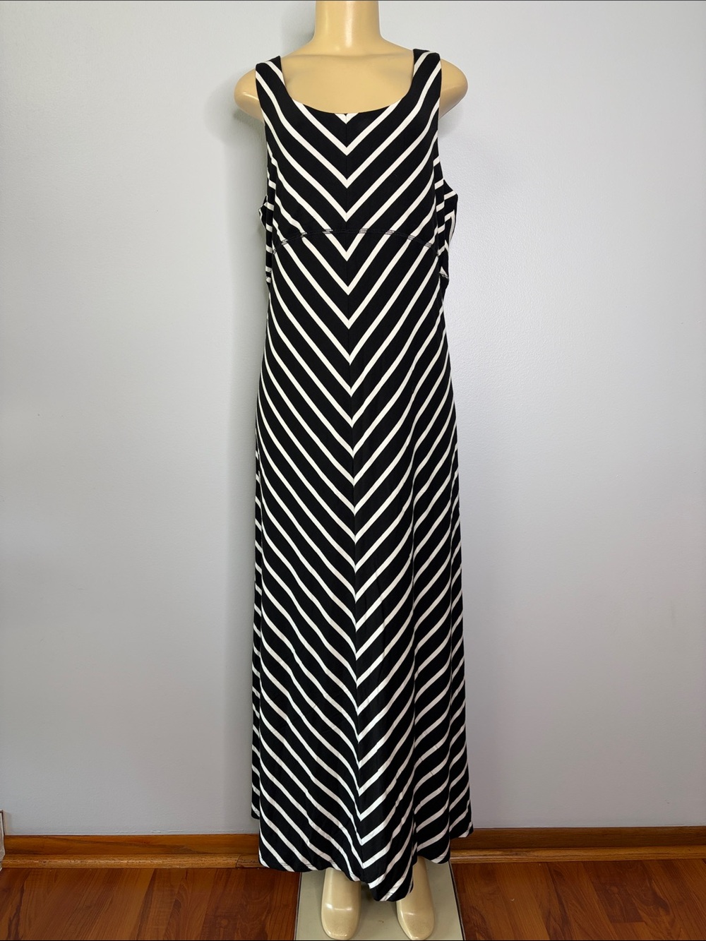 Chico’s Black & White Chevron Maxi Dress Size 2